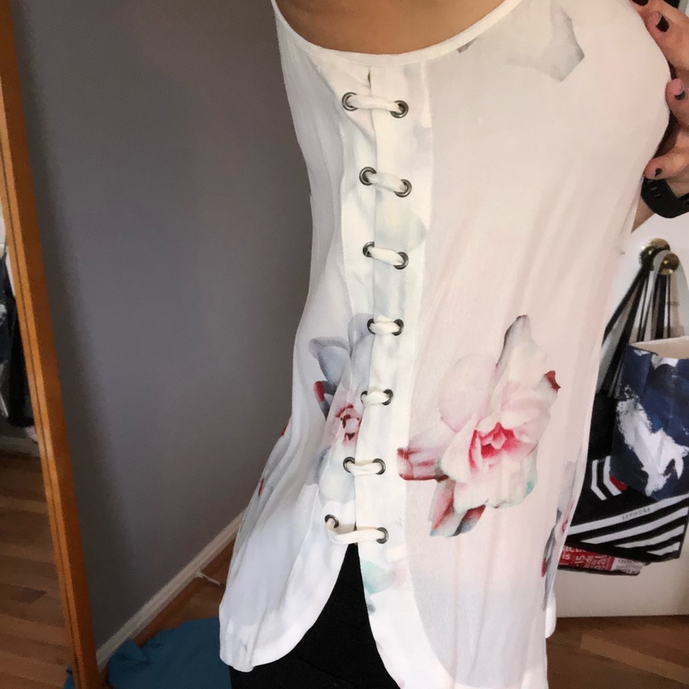 Floral and white top willow & clay
